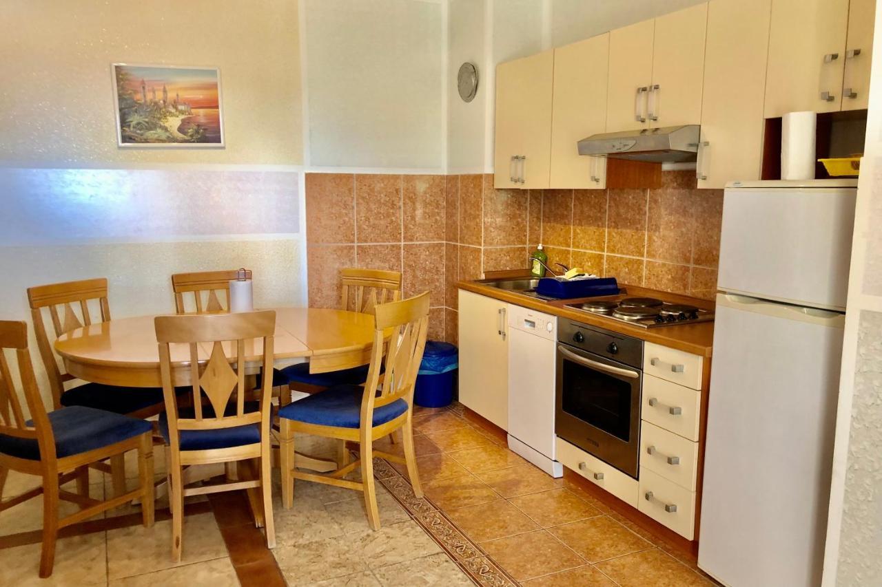Villa Latina With 6 Apartments And A Shared Pool Vir Dış mekan fotoğraf