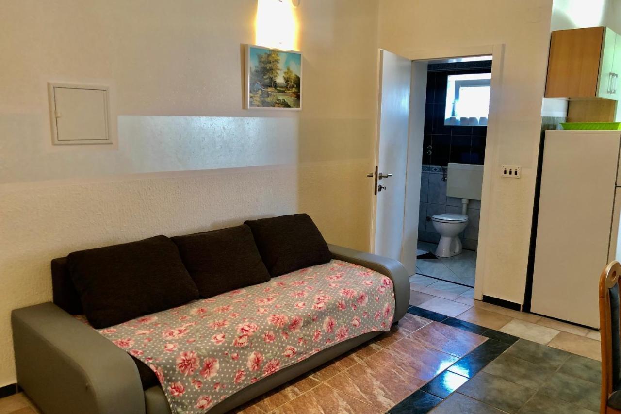 Villa Latina With 6 Apartments And A Shared Pool Vir Dış mekan fotoğraf