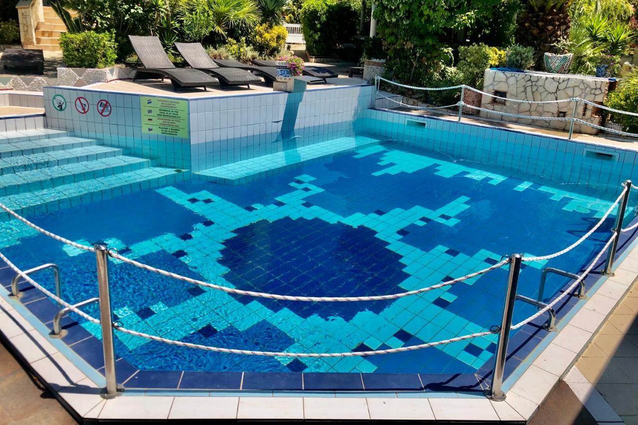 Villa Latina With 6 Apartments And A Shared Pool Vir Dış mekan fotoğraf