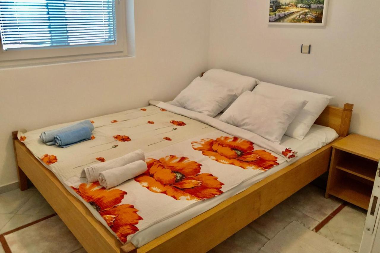 Villa Latina With 6 Apartments And A Shared Pool Vir Dış mekan fotoğraf