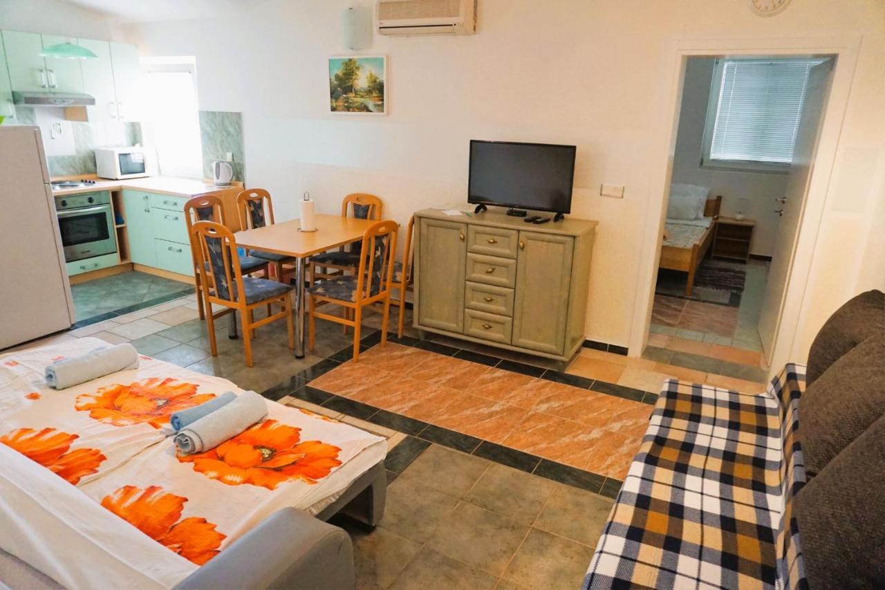 Villa Latina With 6 Apartments And A Shared Pool Vir Dış mekan fotoğraf