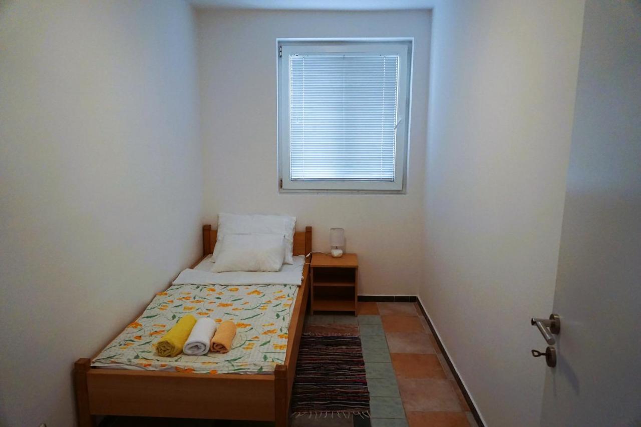 Villa Latina With 6 Apartments And A Shared Pool Vir Dış mekan fotoğraf
