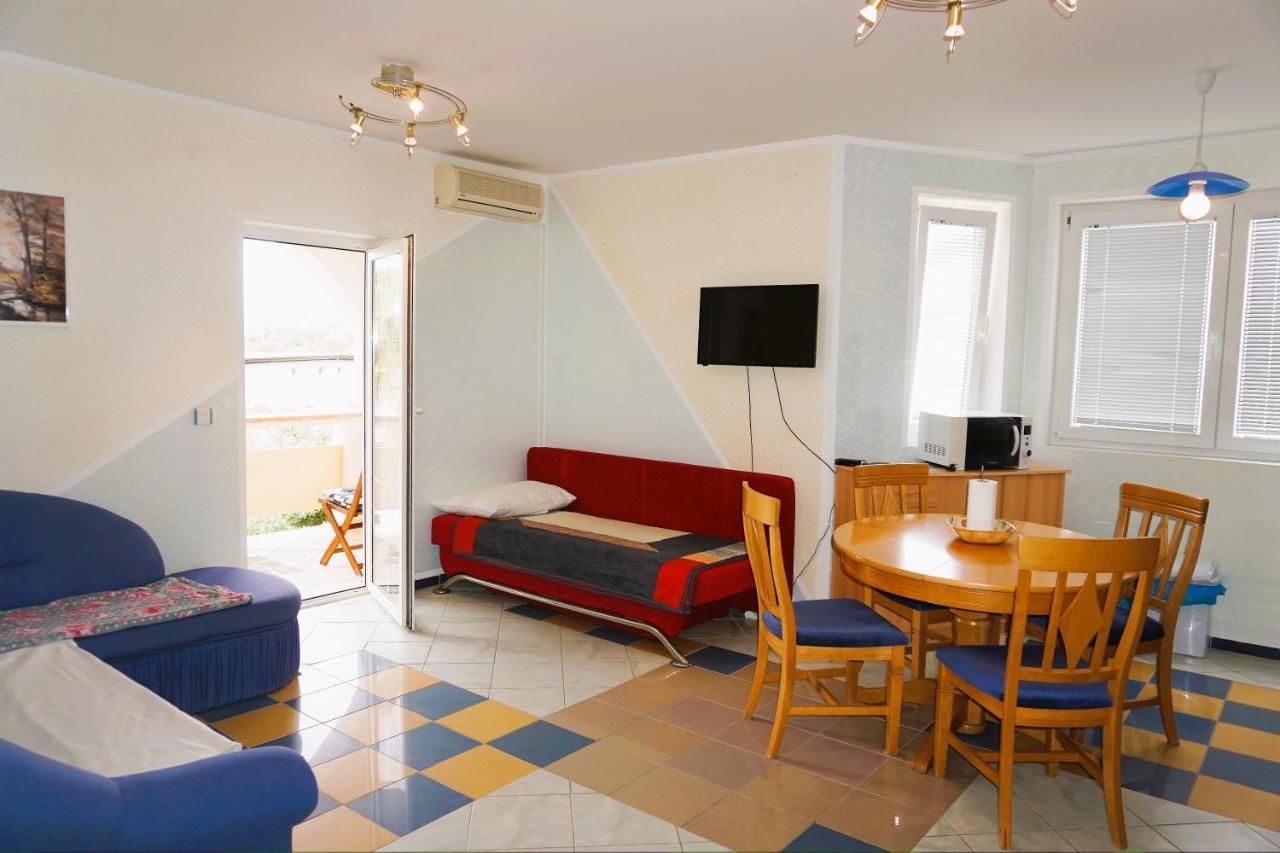Villa Latina With 6 Apartments And A Shared Pool Vir Dış mekan fotoğraf