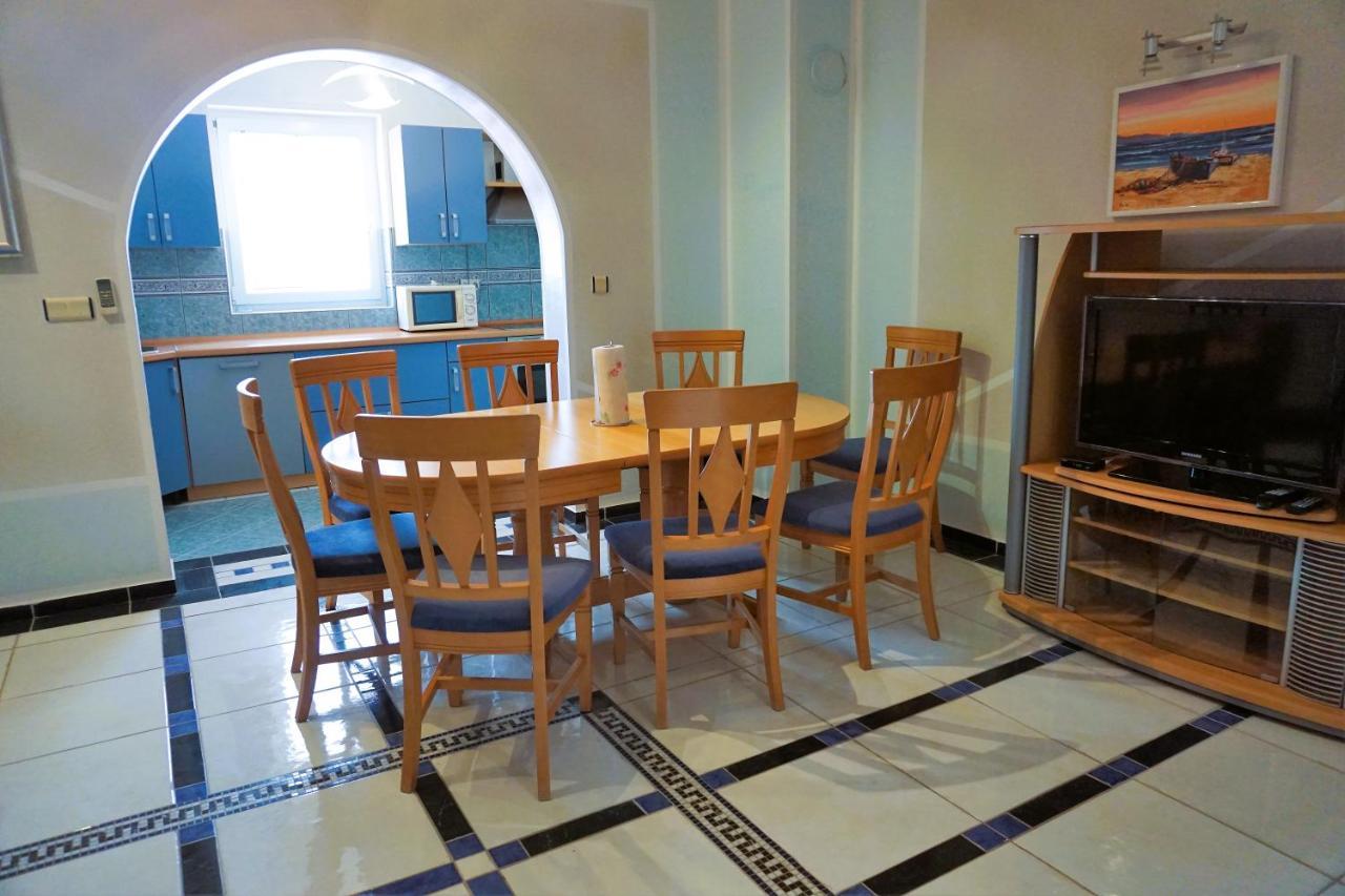 Villa Latina With 6 Apartments And A Shared Pool Vir Dış mekan fotoğraf