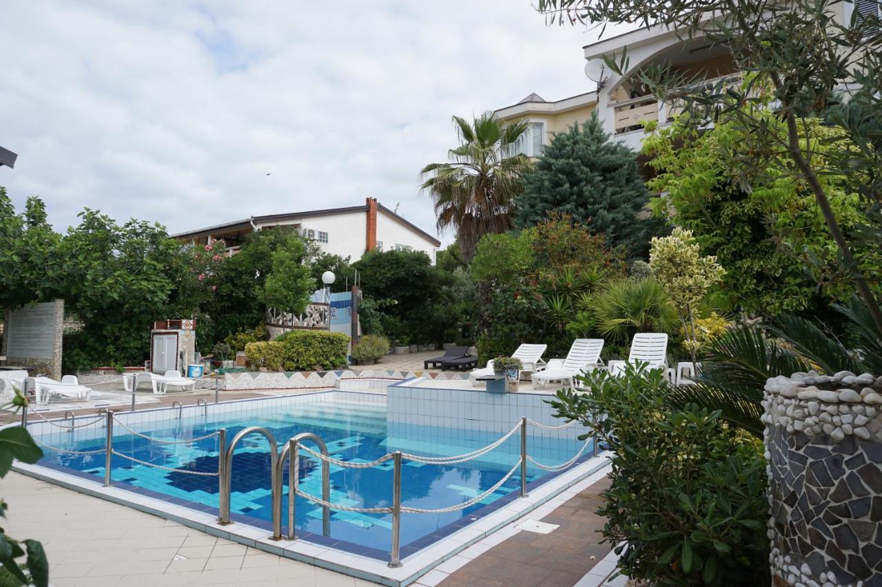 Villa Latina With 6 Apartments And A Shared Pool Vir Dış mekan fotoğraf