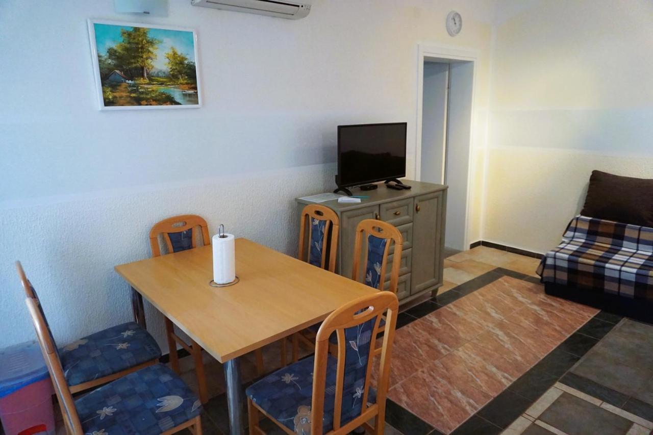 Villa Latina With 6 Apartments And A Shared Pool Vir Dış mekan fotoğraf