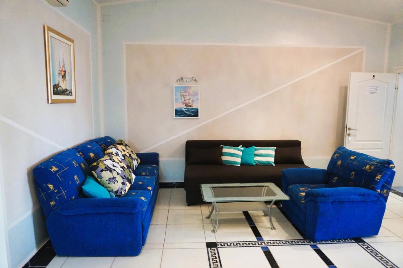 Villa Latina With 6 Apartments And A Shared Pool Vir Dış mekan fotoğraf